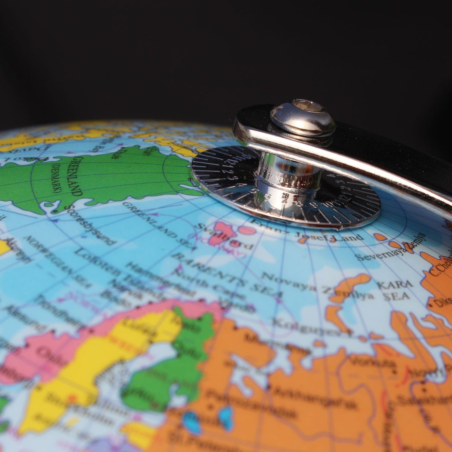 Globe Magellan Albion avec base métallique couleur laiton