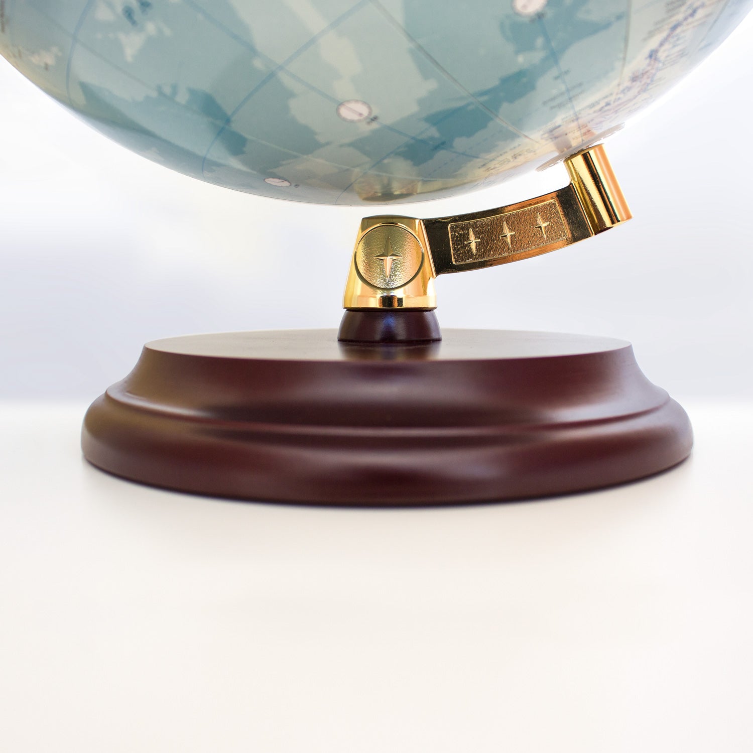 Magellan Vasa Globus 32 cm ohne Meridian mit Holzfuß, Nordpol-Ansicht